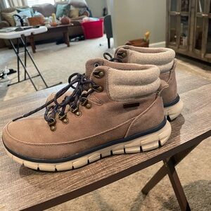 Sketchers Size 8.5 Waterproof Boots